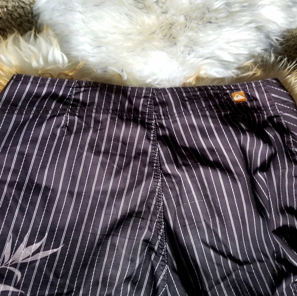 Men's Quicksilver Floral Boardshorts - Picture 3 of 3